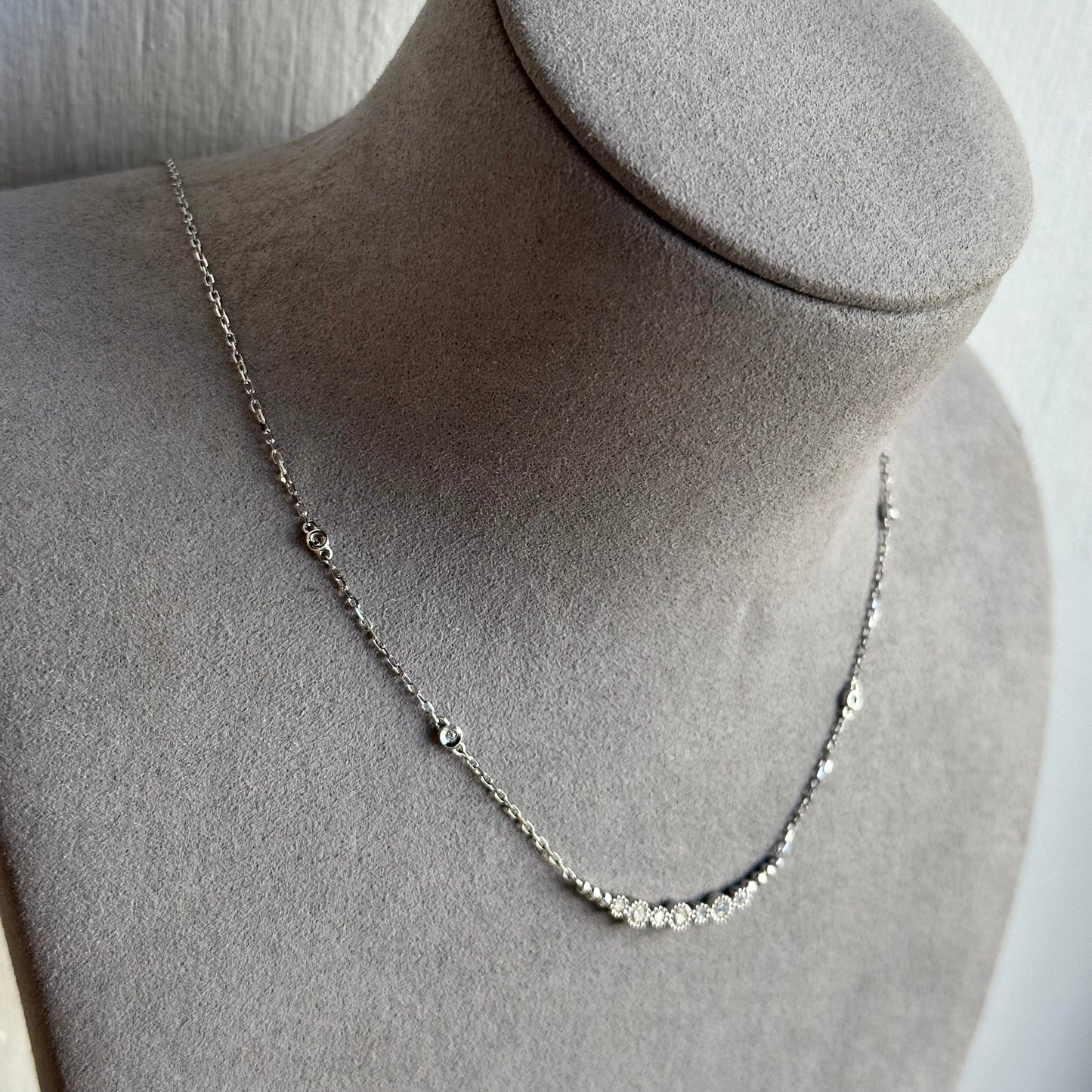 Diamond Beaded Milgrain Etching Bar Necklace