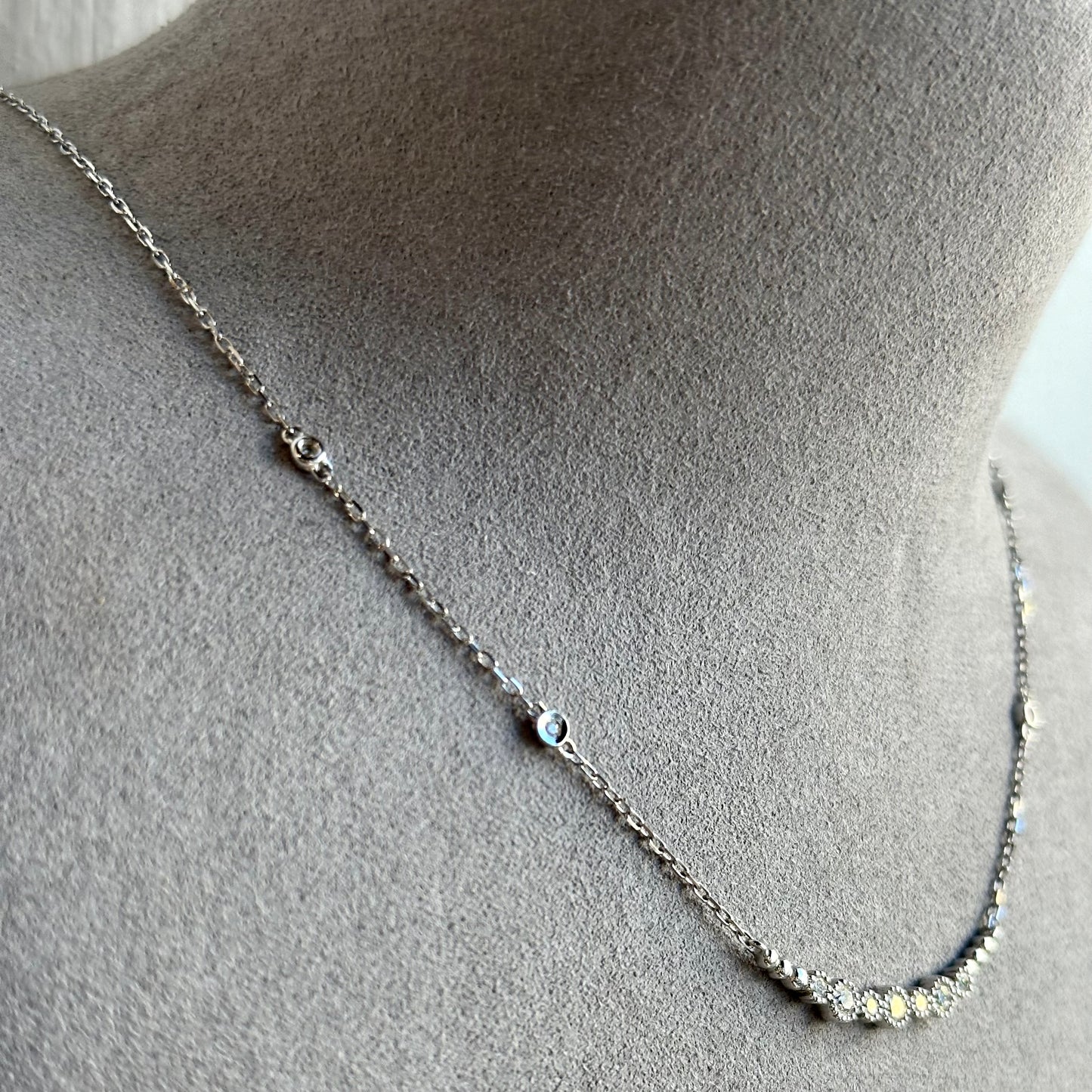 Diamond Beaded Milgrain Etching Bar Necklace