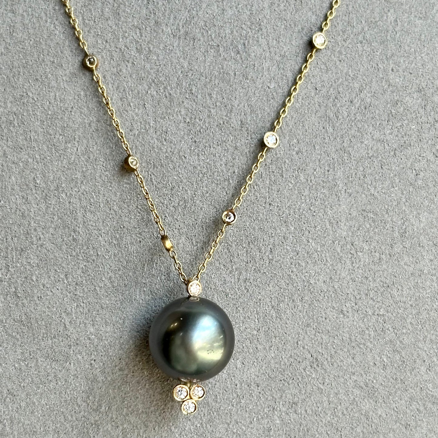 18K Yellow Gold Tahitian Pearl Necklace with Diamonds