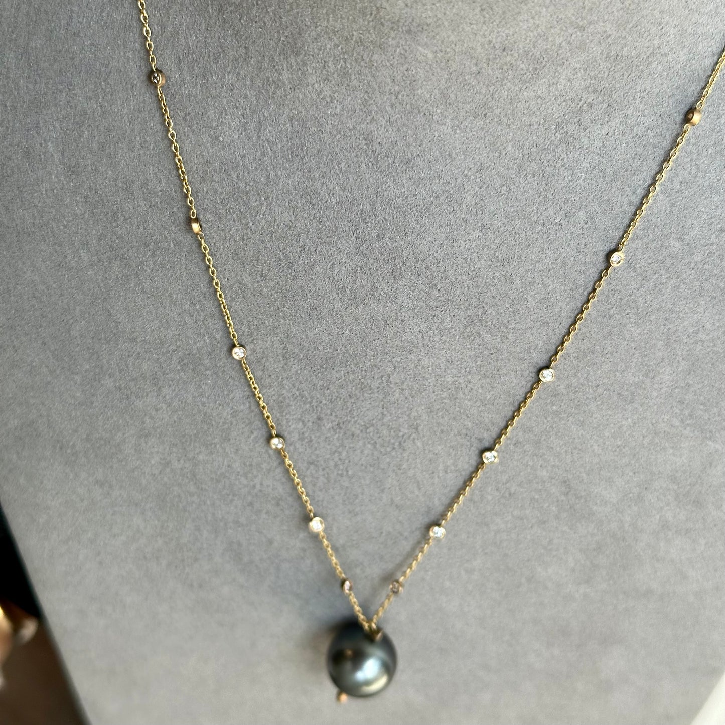 18K Yellow Gold Tahitian Pearl Necklace with Diamonds
