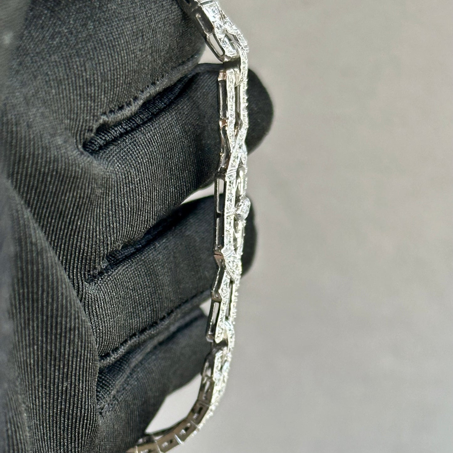 Stunning Platinum Art Deco Bracelet with GVS2 Diamonds – 4ctw