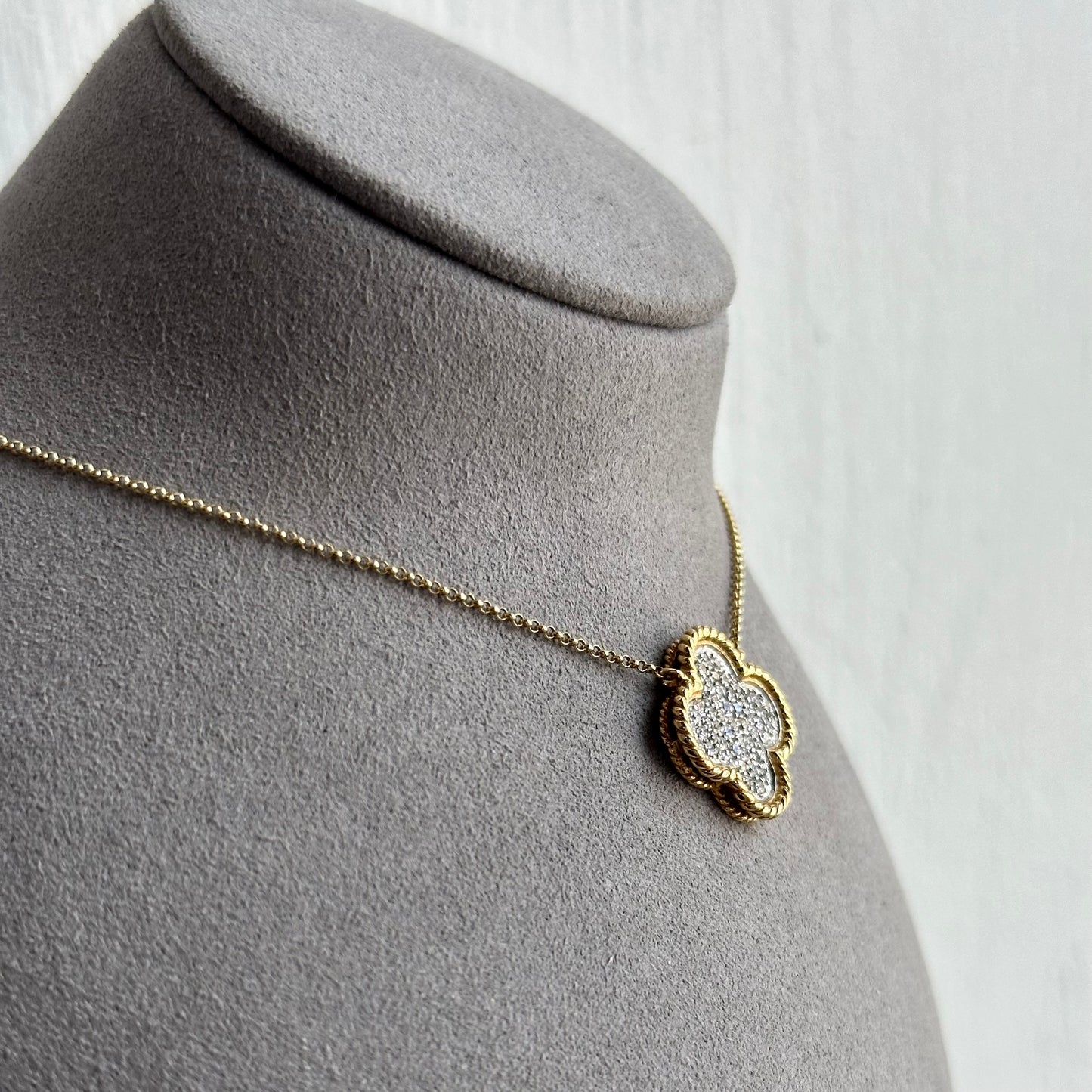 18kt Clover Necklace with Diamonds