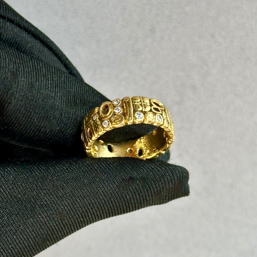 Vintage Alex Sepkus “Favorite Things” Band – 18K Yellow Gold & Diamond Little Window Ring