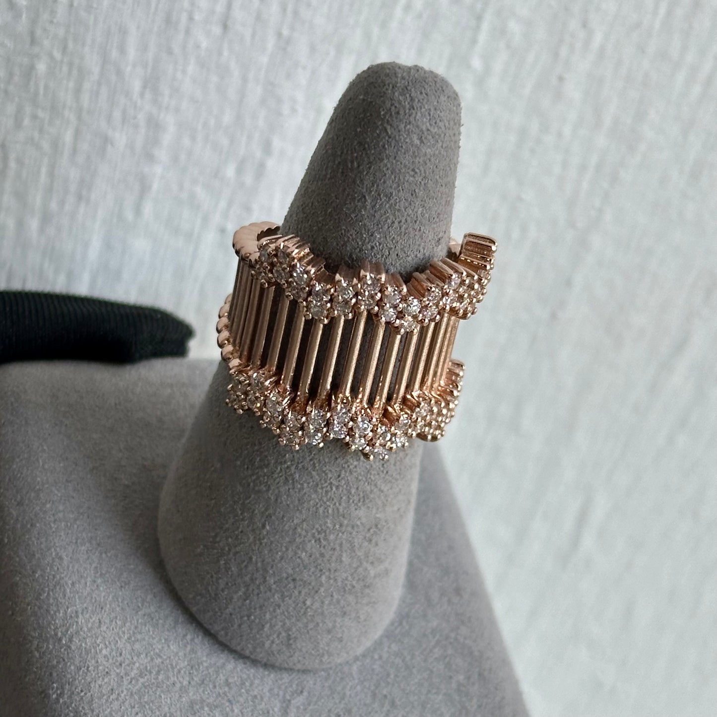 18kt Rose Gold Elegant Bar Ring