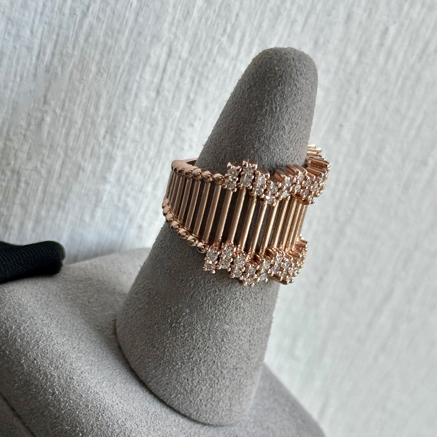 18kt Rose Gold Elegant Bar Ring