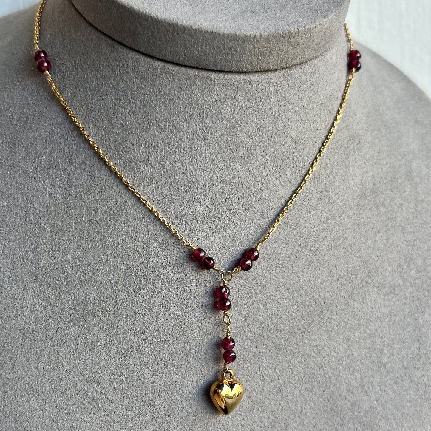 Vintage 14k Yellow Gold Garnet Lariat Necklace with Bubbly Heart Pendant – 18" Chain