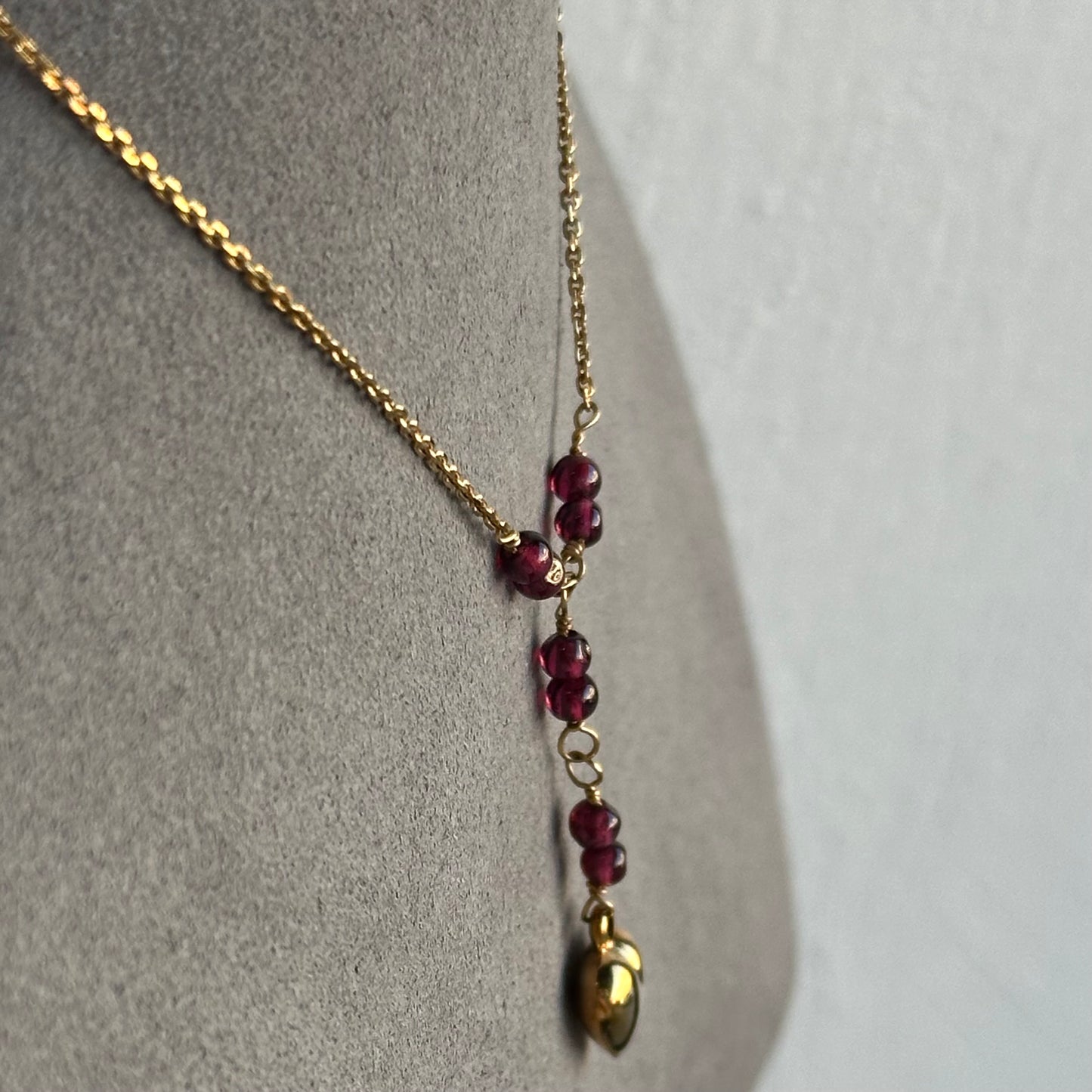 Vintage 14k Yellow Gold Garnet Lariat Necklace with Bubbly Heart Pendant – 18" Chain