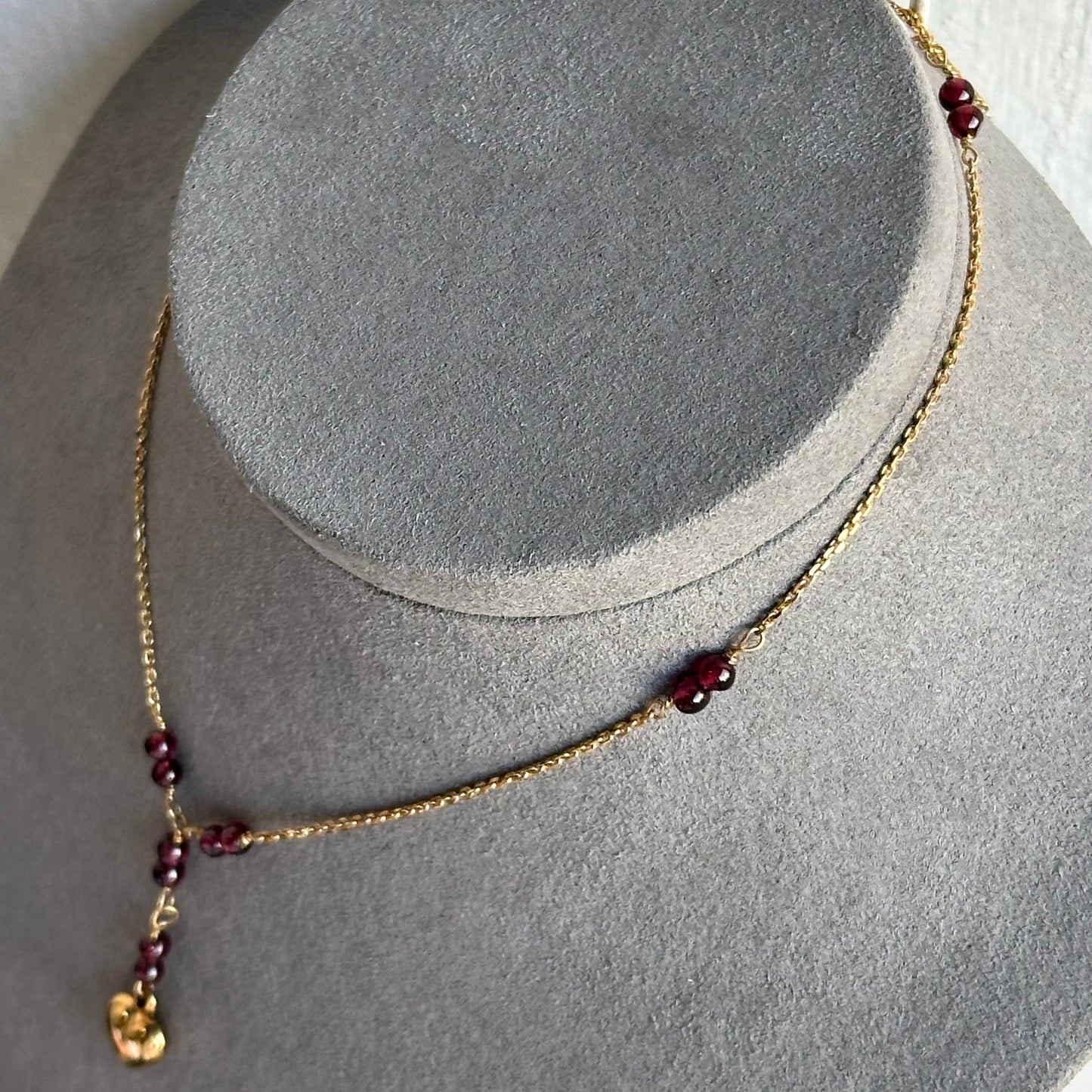 Vintage 14k Yellow Gold Garnet Lariat Necklace with Bubbly Heart Pendant – 18" Chain