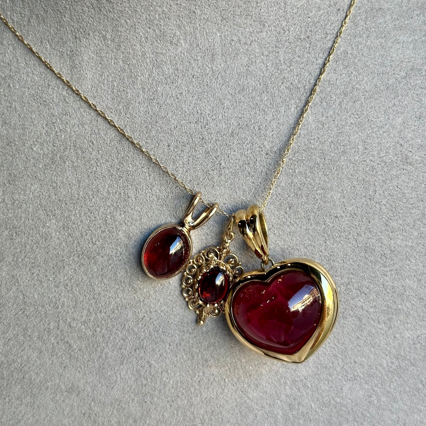 Luxurious Vintage Ruby Heart Cabochon Pendant – Handcrafted in 14kt Yellow Gold