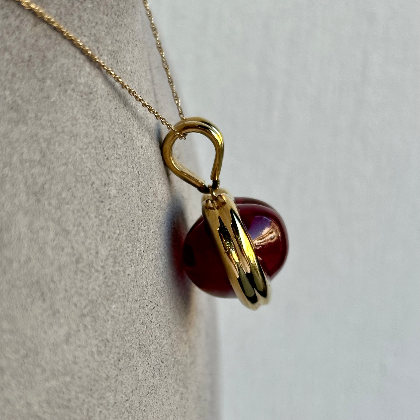 Luxurious Vintage Ruby Heart Cabochon Pendant – Handcrafted in 14kt Yellow Gold