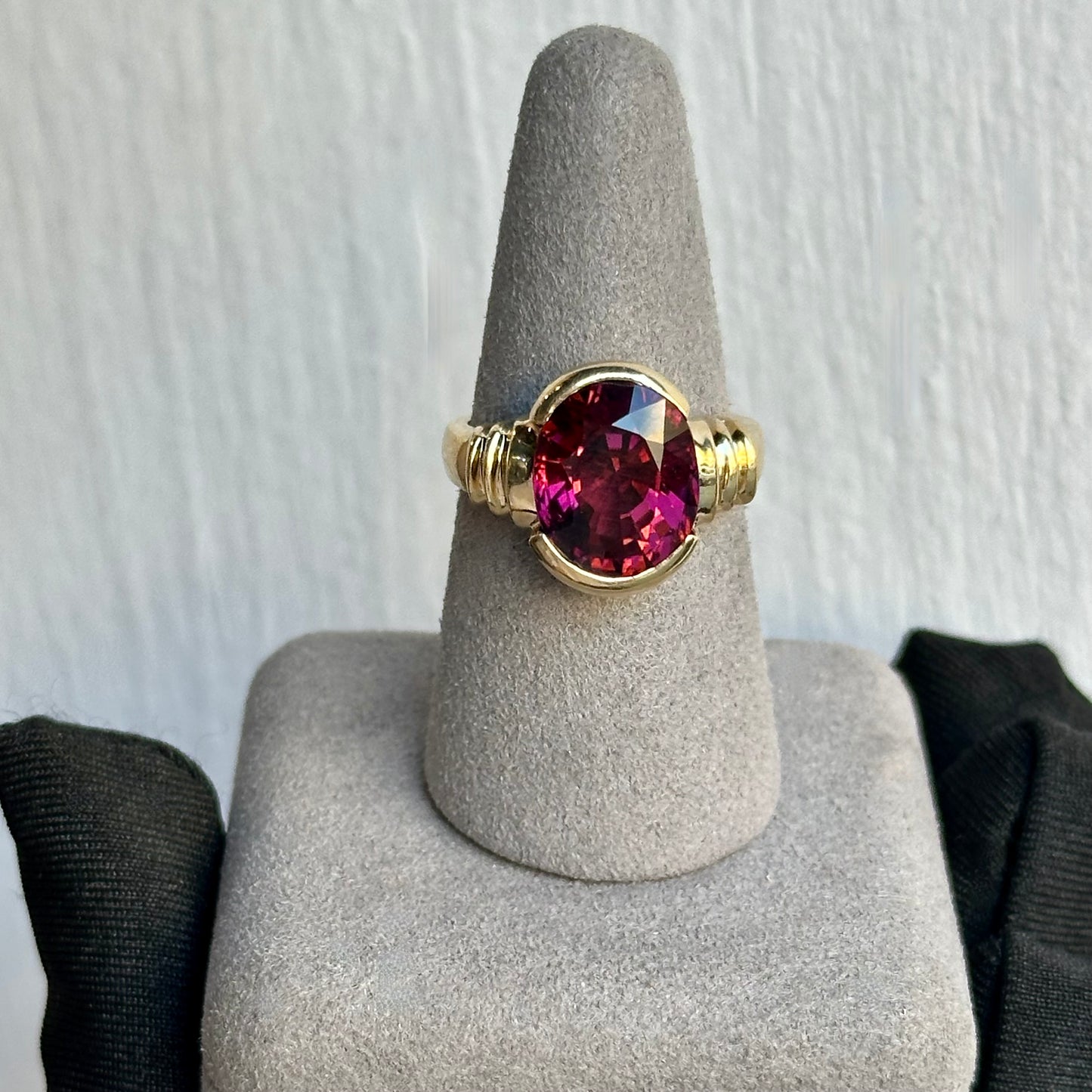 Rare Vintage Fuchsia Tourmaline Ring in 14kt Yellow Gold – A Breathtaking Masterpiece