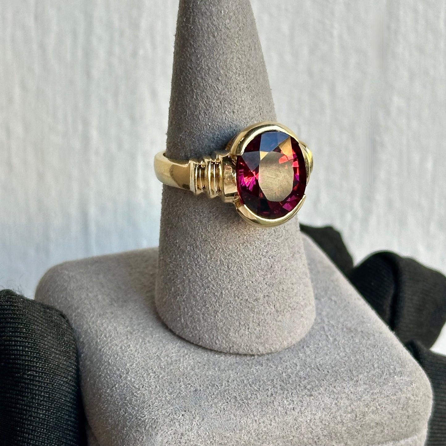 Rare Vintage Fuchsia Tourmaline Ring in 14kt Yellow Gold – A Breathtaking Masterpiece