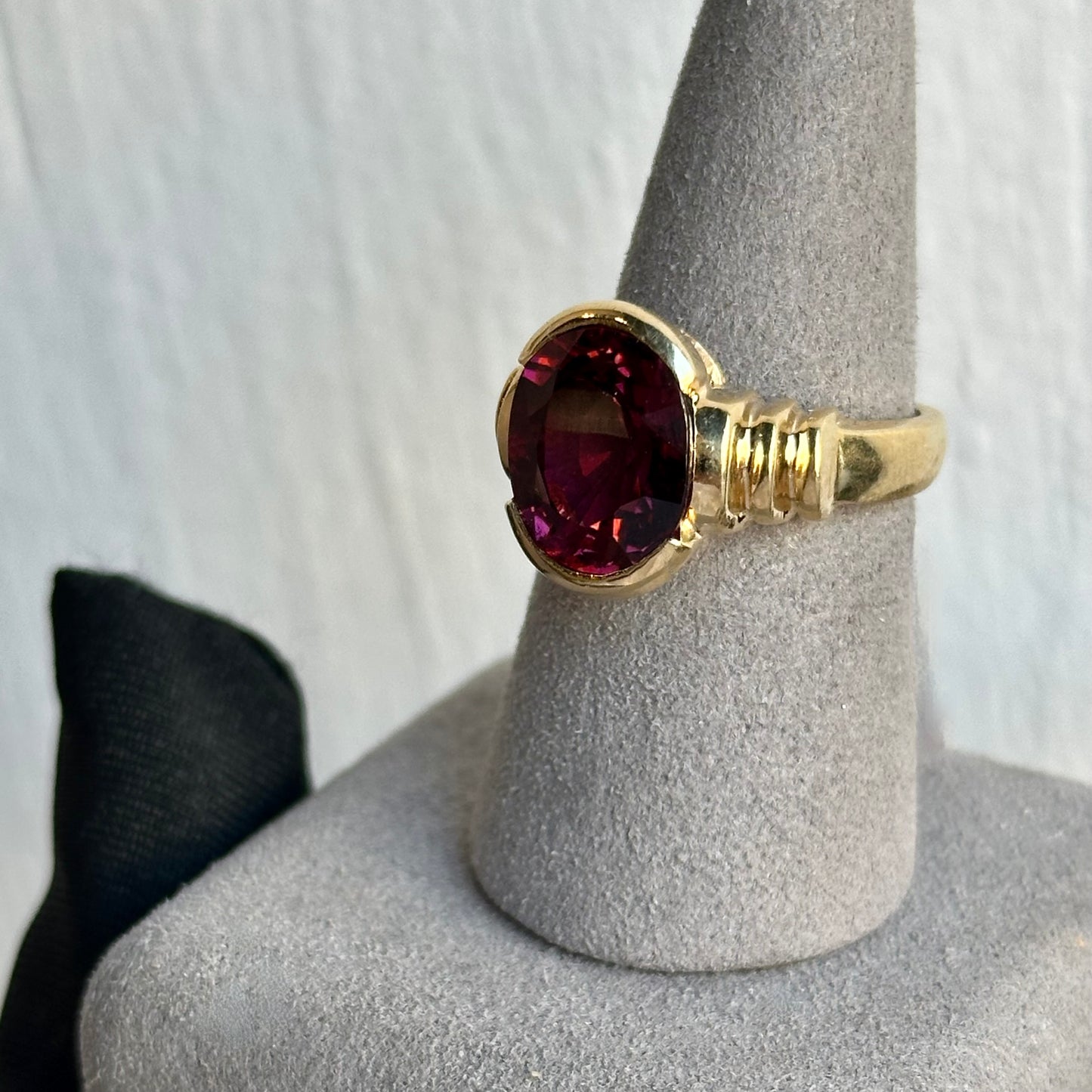 Rare Vintage Fuchsia Tourmaline Ring in 14kt Yellow Gold – A Breathtaking Masterpiece