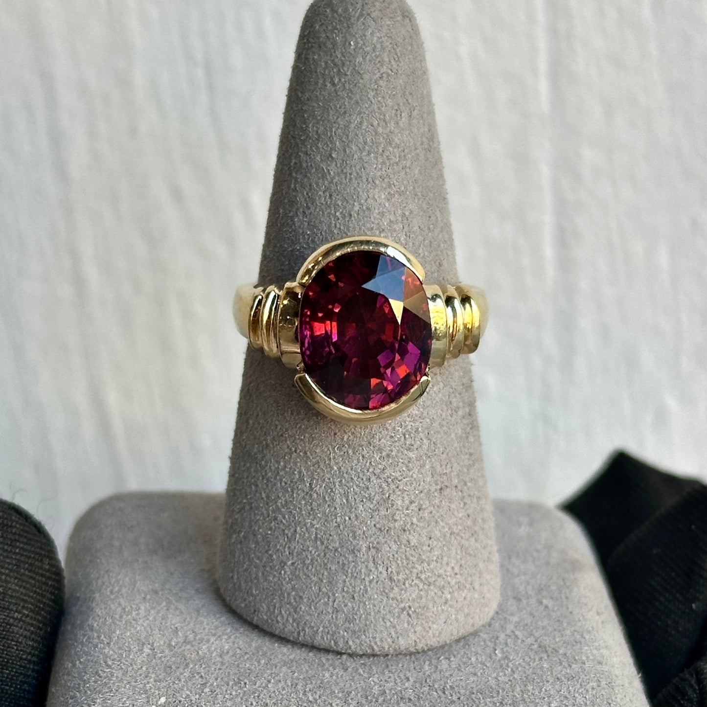 Rare Vintage Fuchsia Tourmaline Ring in 14kt Yellow Gold – A Breathtaking Masterpiece