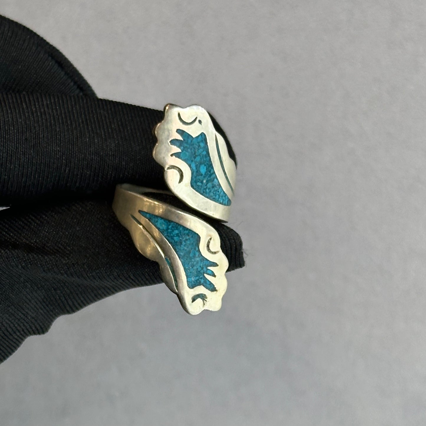 Vintage Sterling Silver Open Swirl Design Ring with Turquoise Inlay – A Unique Wave Pattern