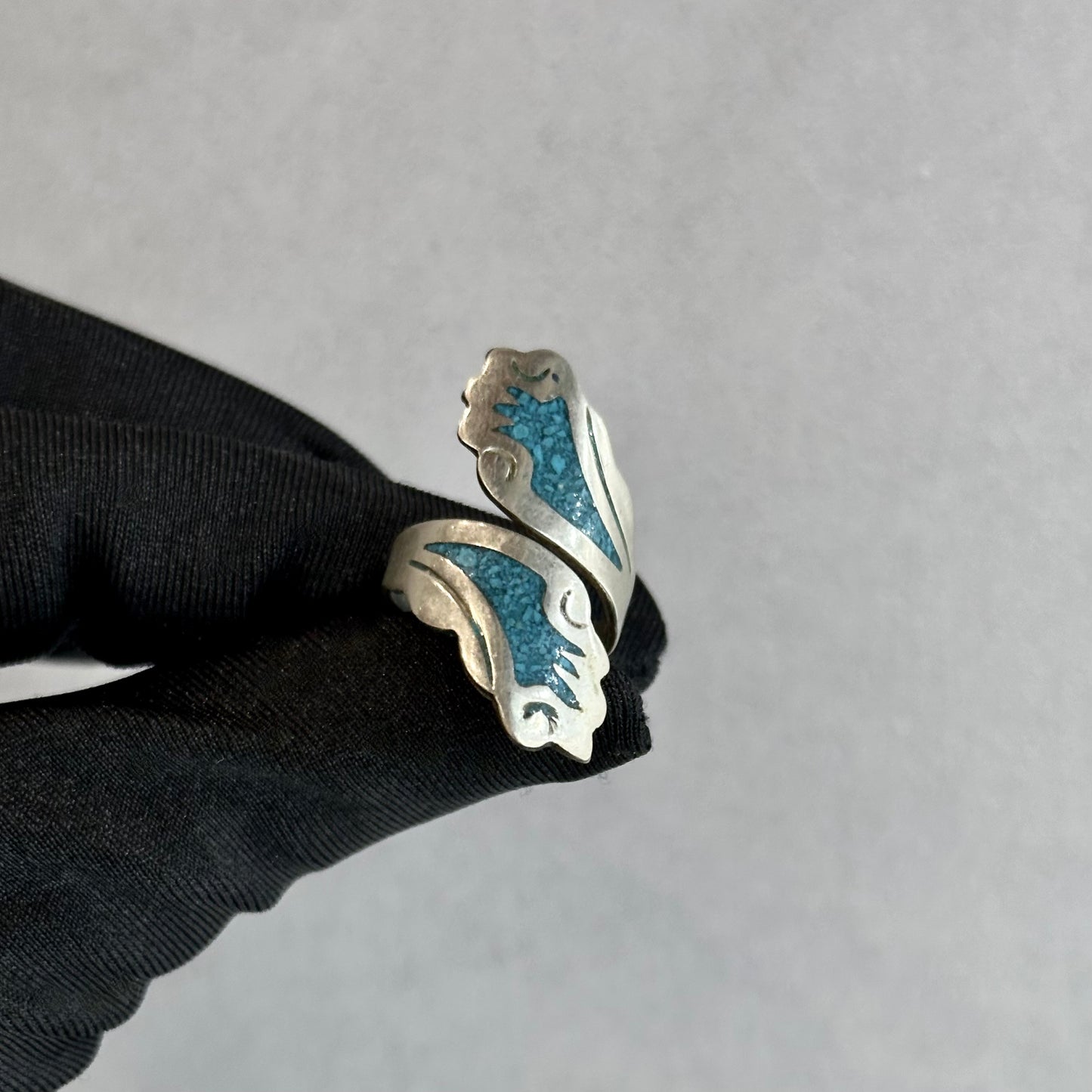 Vintage Sterling Silver Open Swirl Design Ring with Turquoise Inlay – A Unique Wave Pattern