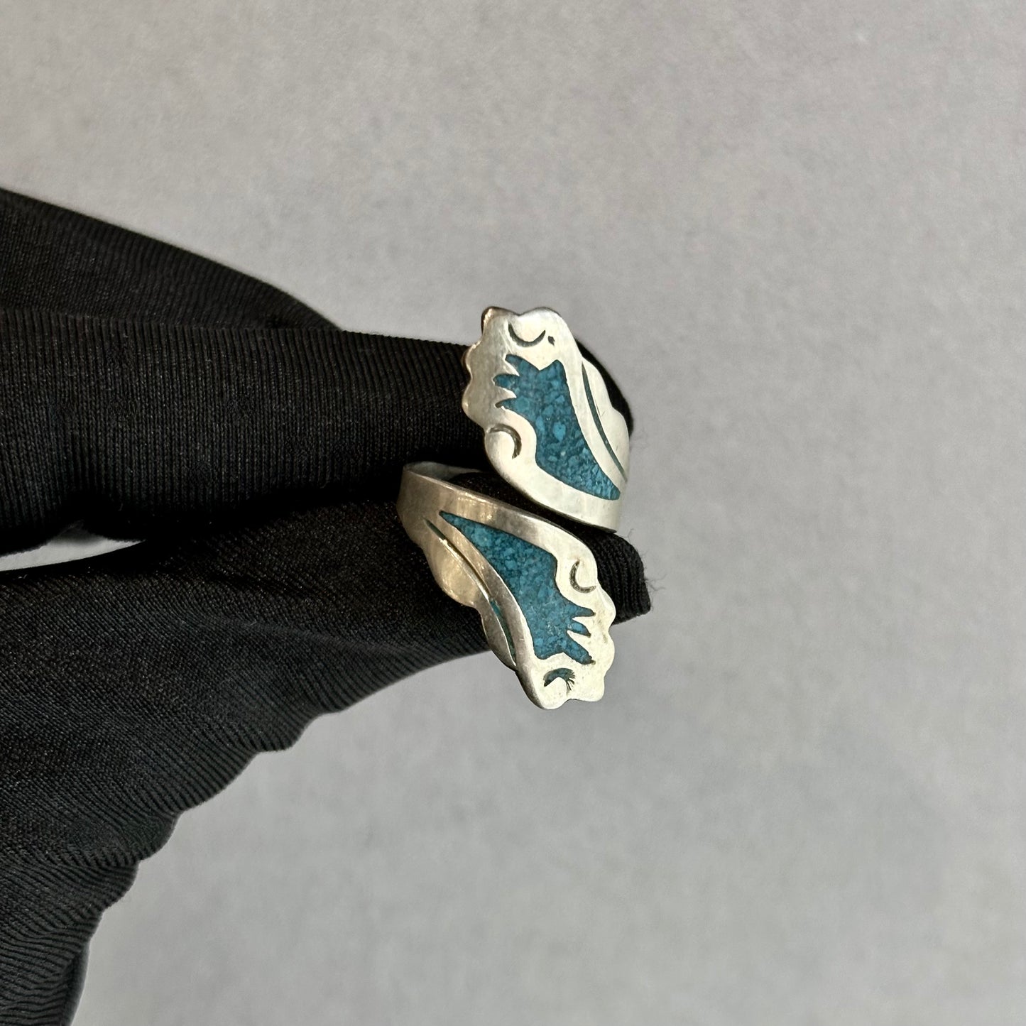 Vintage Sterling Silver Open Swirl Design Ring with Turquoise Inlay – A Unique Wave Pattern