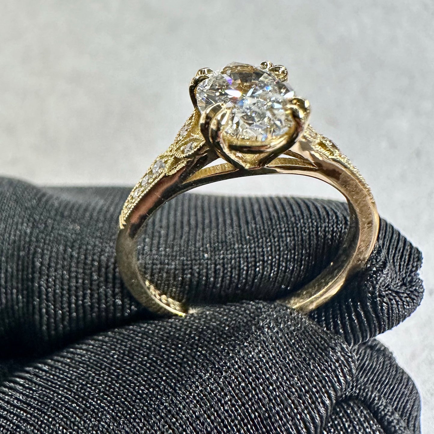 1.16ct Oval Diamond J Si2 Diamond 18kt Yellow Gold Engagement Ring