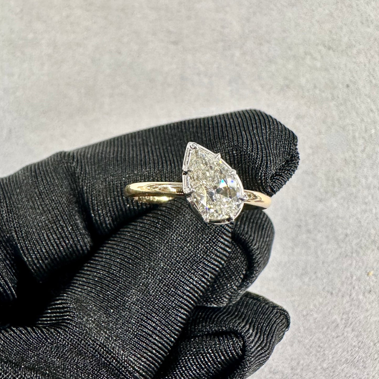 18KT Yellow Gold .89ct H VS2 Pear Cut Diamond Solitaire 8 Prong